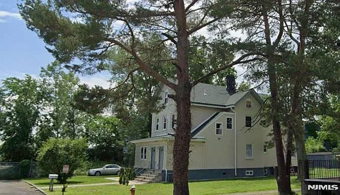 37 Riverside Ave #2