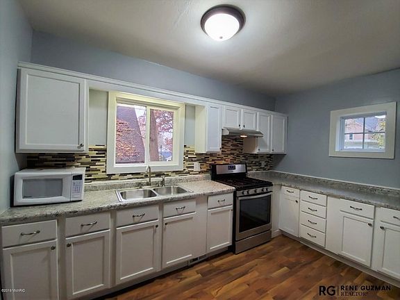 5th image of 1409 N Ave NE