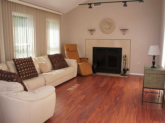 3rd image of 21 Williams St