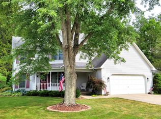 717 Lakeshore Dr, Pioneer, OH 43554