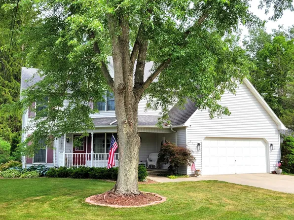 717 Lakeshore Dr, Pioneer, OH 43554