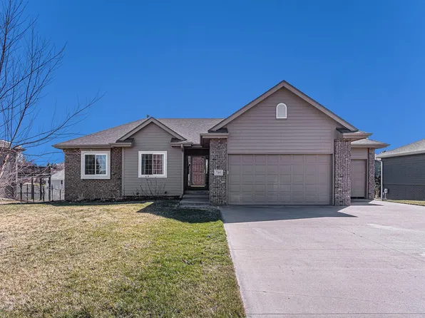 705 Fenwick St, Papillion, NE 68046