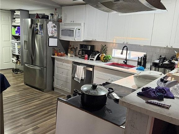 2nd image of 1011 Della Tobias Ave