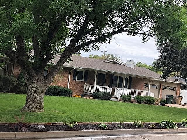 1st image of 903 E 33rd Ave