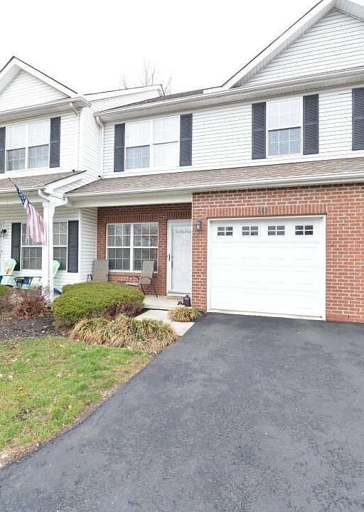 1st image of 682 Wilke Pl