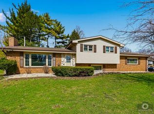 20W260 Meadow Ln, Lemont, IL