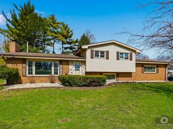 20W260 Meadow Ln, Lemont, IL 60439