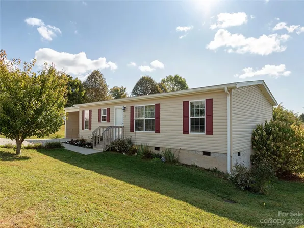 11 Virginia Loop Ln, Hendersonville, NC 28792