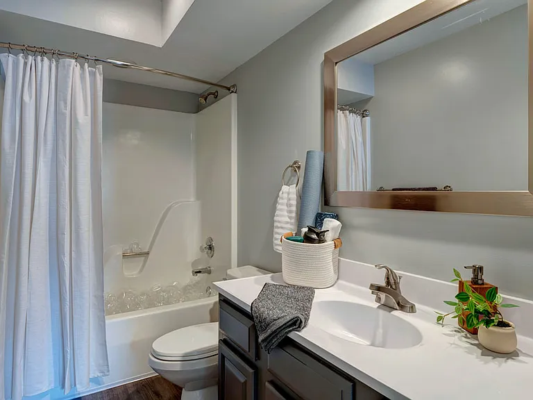 Parkhill Luxury Apartments — Photo 11