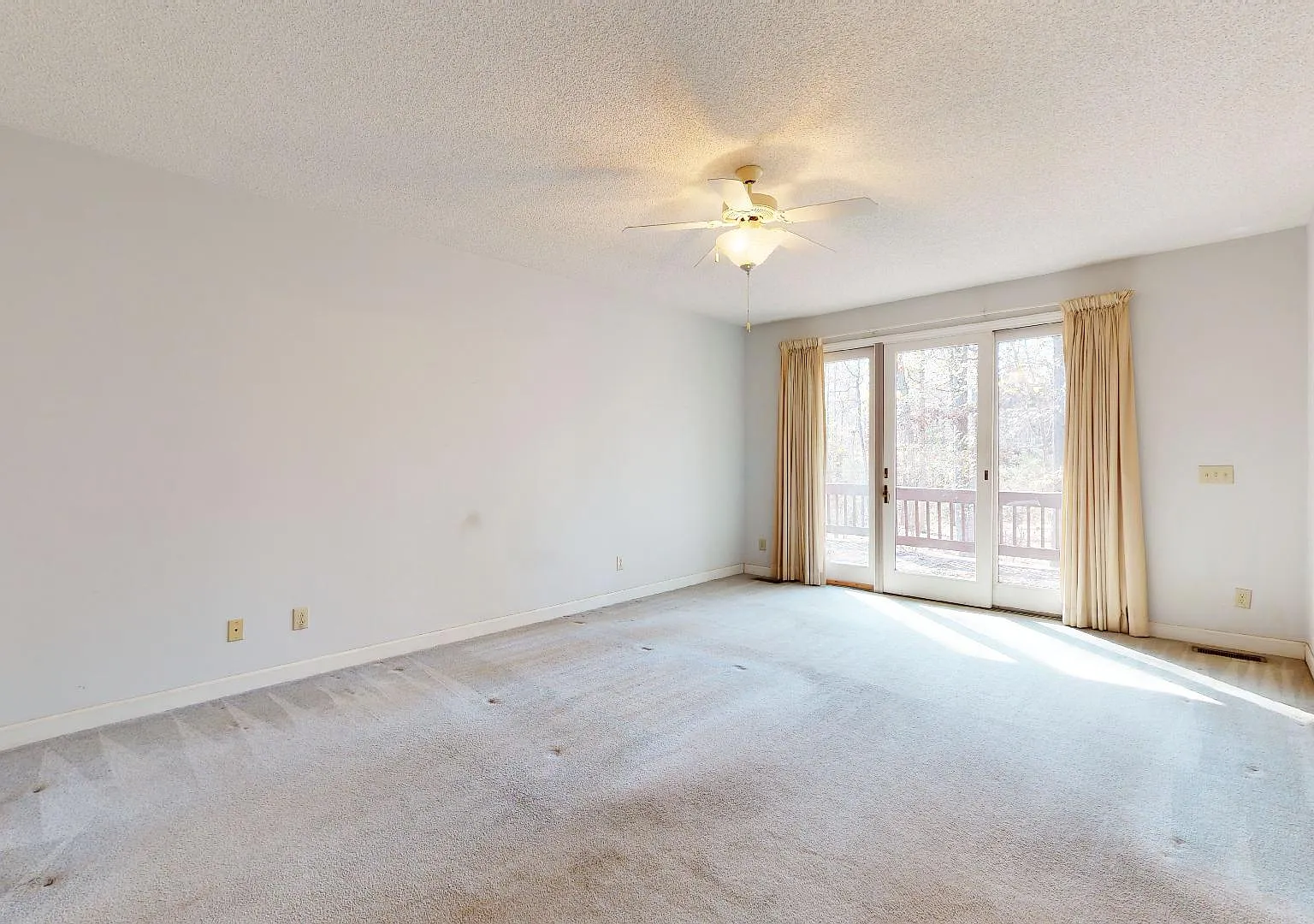 4 bed, 3.5 bath, 3364 sqft, $646 — Photo 1