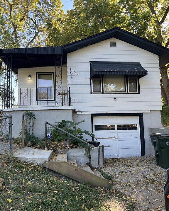 1st image of 709 Garfield St