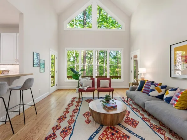 207 Oak Park Dr, Chapel Hill, NC 27517