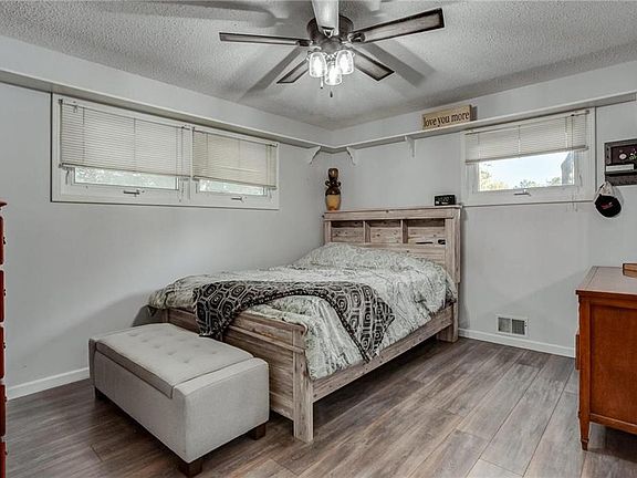 4th image of 8201 W 85th Ter