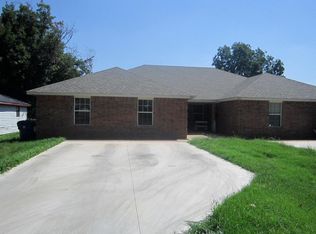 1023 S 20th St, Chickasha, OK 73018
