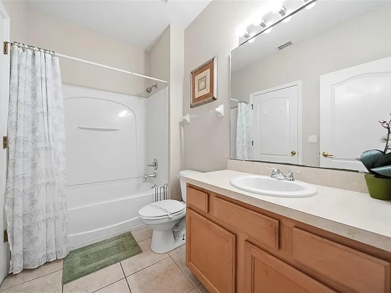 2402 Caravelle Cir — Photo 19