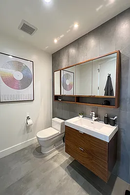 Rented by Nooklyn NYC LLC | media 31