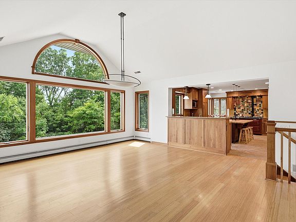 5th image of 10129 Eden Prairie Rd