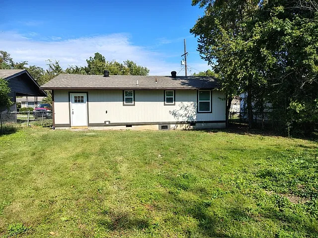 2306 Woodrow St — Photo 2
