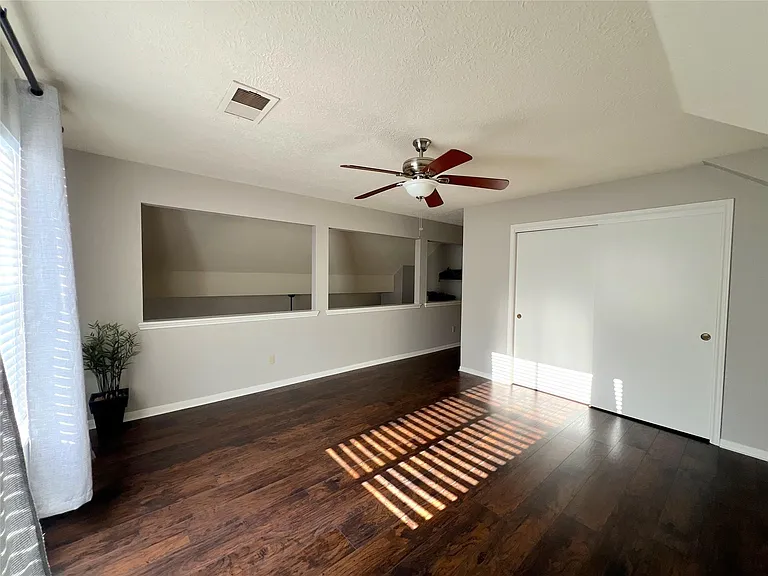 9510 Strawgrass Dr — Photo 18