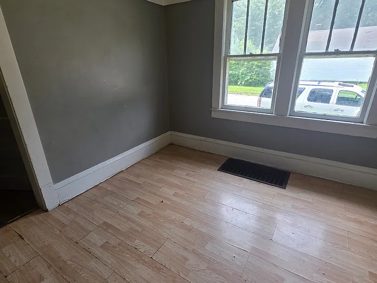 1303 E Hickory St — Photo 40