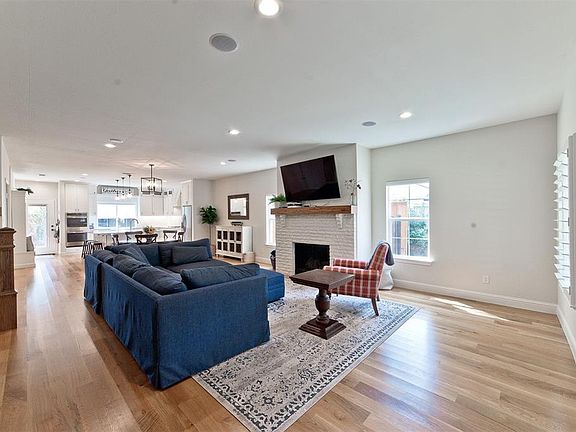 3rd image of 4114 Park Ln