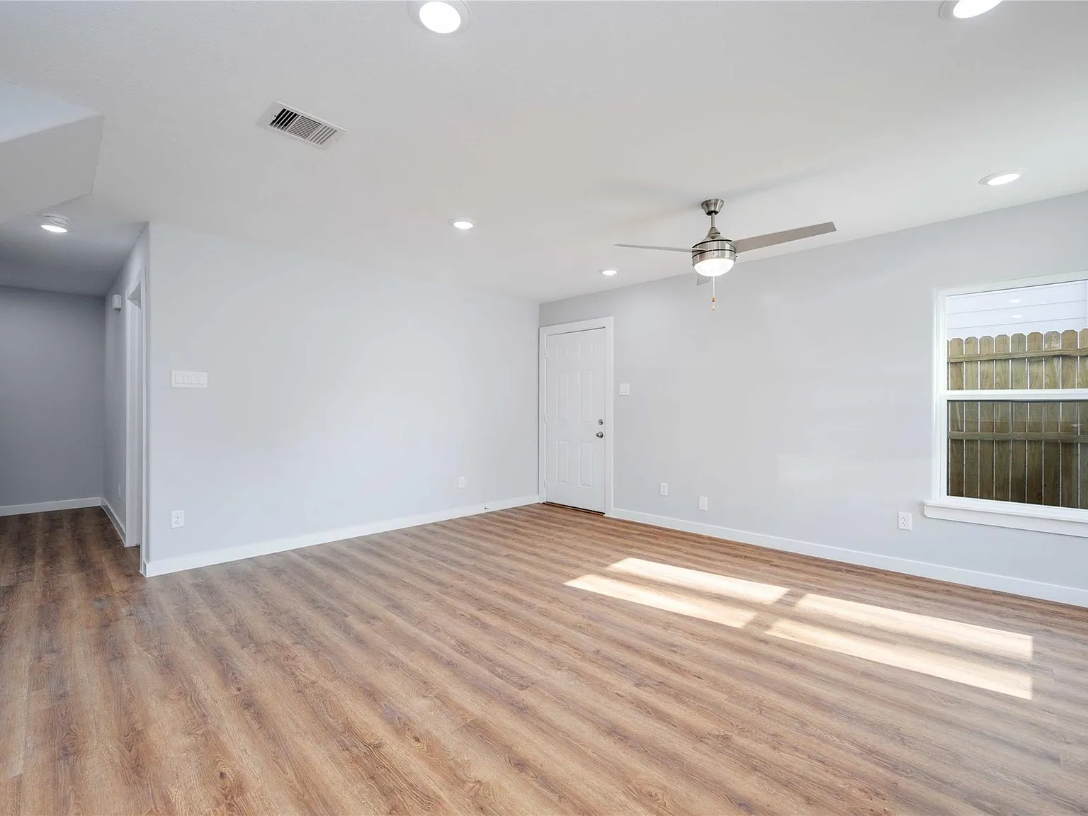 3 bed, 2.0 bath, 1150 sqft, $1,500 — Photo 4