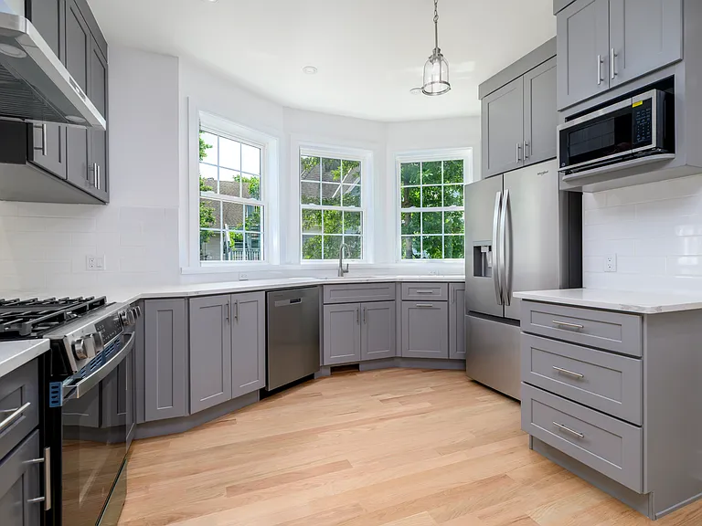1911 Summer St #3 — Photo 4
