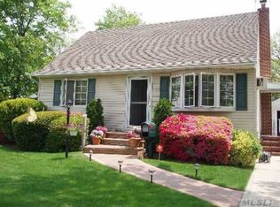 16 Carol Rd, Bethpage, NY 11714