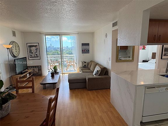 4th image of 816 NW 11th St APT 1108