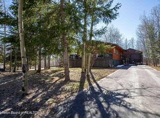 378 Sugar Loaf Dr, Star Valley Ranch, WY 83127