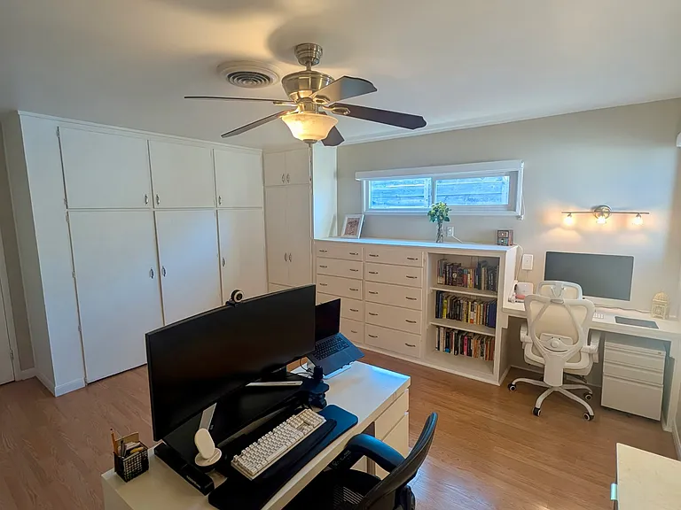 1342 Bennett Ave — Photo 15