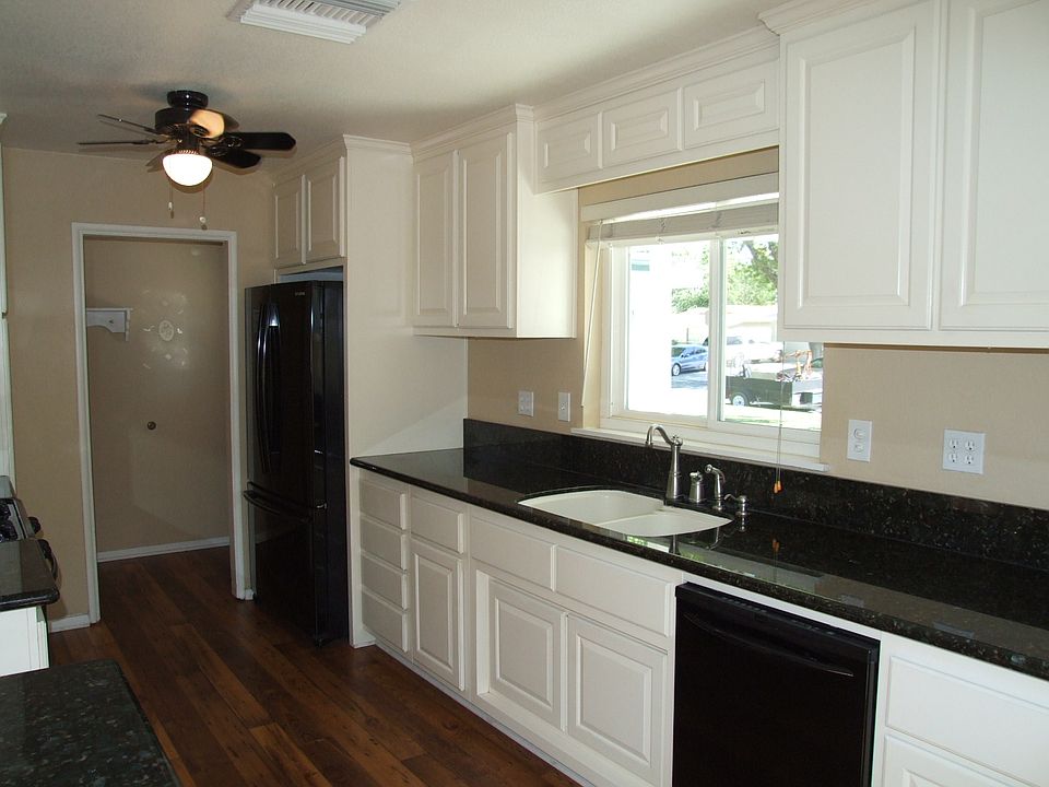 2nd image of 45061 Lorimer Ave