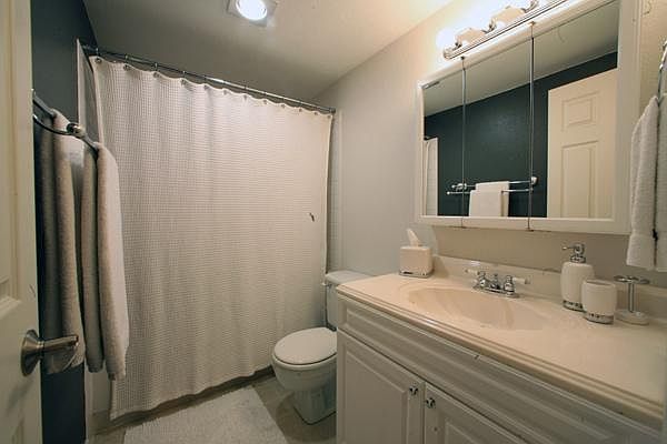 2nd Bathroom