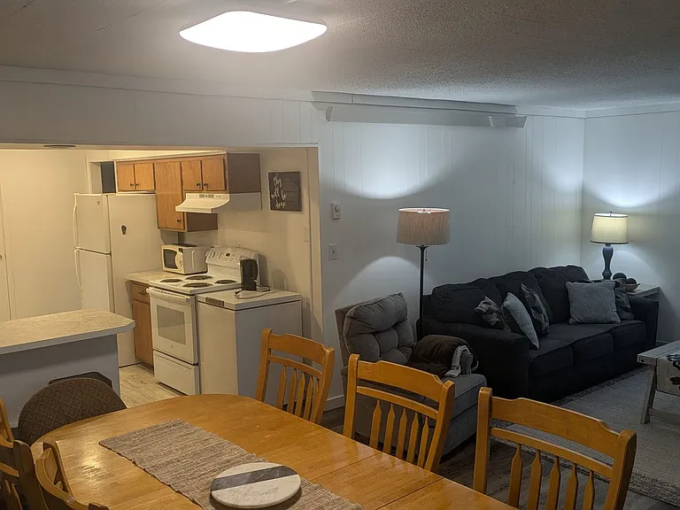 1816 7 1/2 St SW — Photo 3