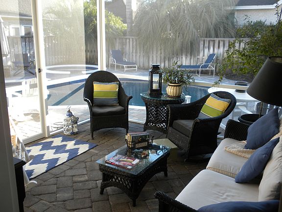 Screened porch paradise 