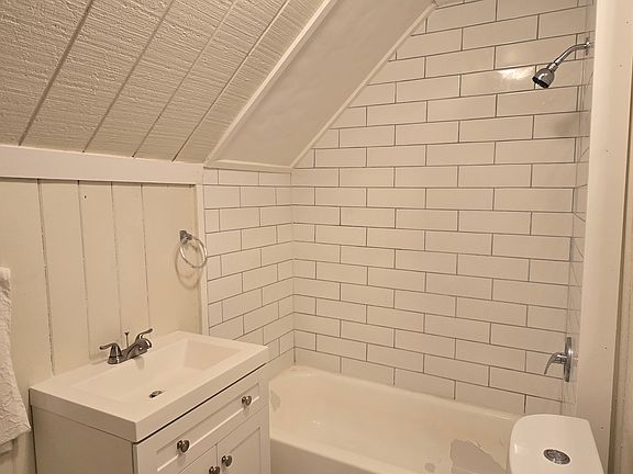 4th image of 288 Germania St #2