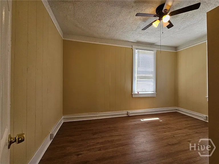 714 W 38th St — Photo 38