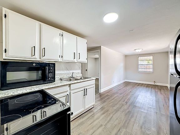 5th image of 702 21st Ave W #B