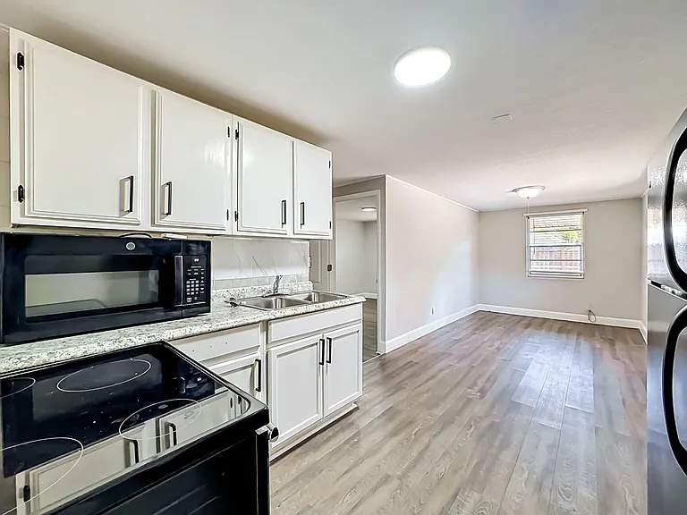 702 21st Ave W — Photo 5