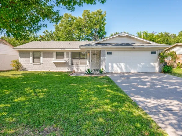 557 NW Hillery St, Burleson, TX 76028