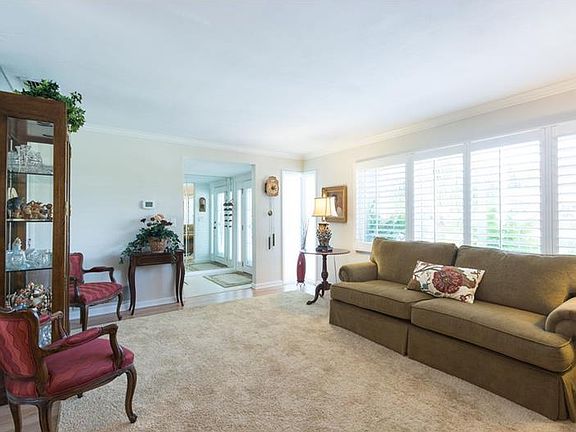 3rd image of 13914 Martinique Dr