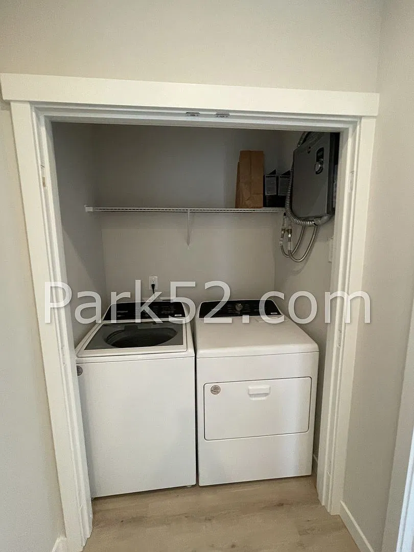 2 Bedroom ADU Unit in Tacoma with 1 Garage Parking Spot and A/C! — Photo 4