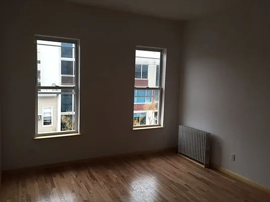 Rented by New York Realty Minimax Inc | media 25