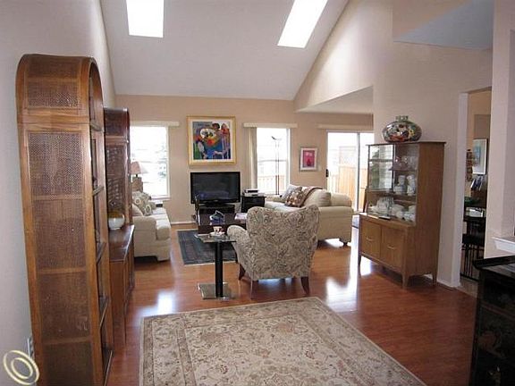 4th image of 2151 Pleasant Dr #1