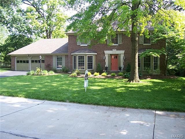 Inviting home in Webster Forest
