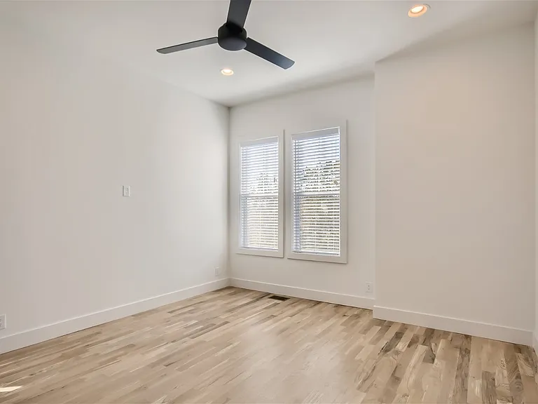 423 Serenity Ln — Photo 20