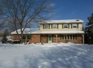 1352 Surrey Ct, Algonquin, IL 60102