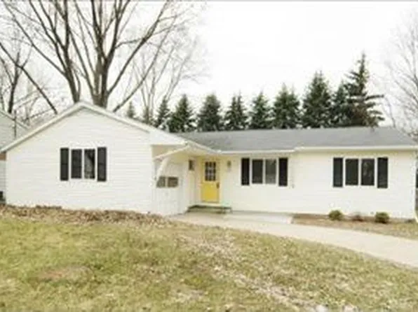 7742 Walcott St, Portage, MI 49024