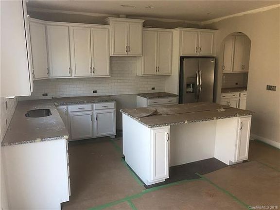 5th image of 530 Academy St