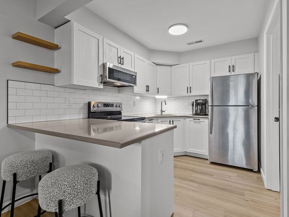 598 Pinewood Dr APT 108